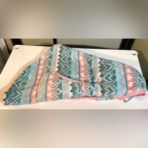 Love to Lounge fleece poncho with hoodie & pocket. One size - Picture 5 of 5